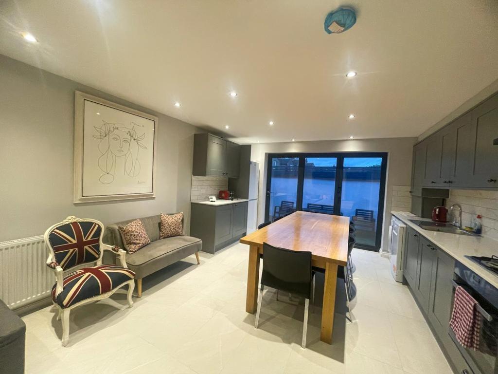2A Seymour Road Villa Sutton  Exterior photo